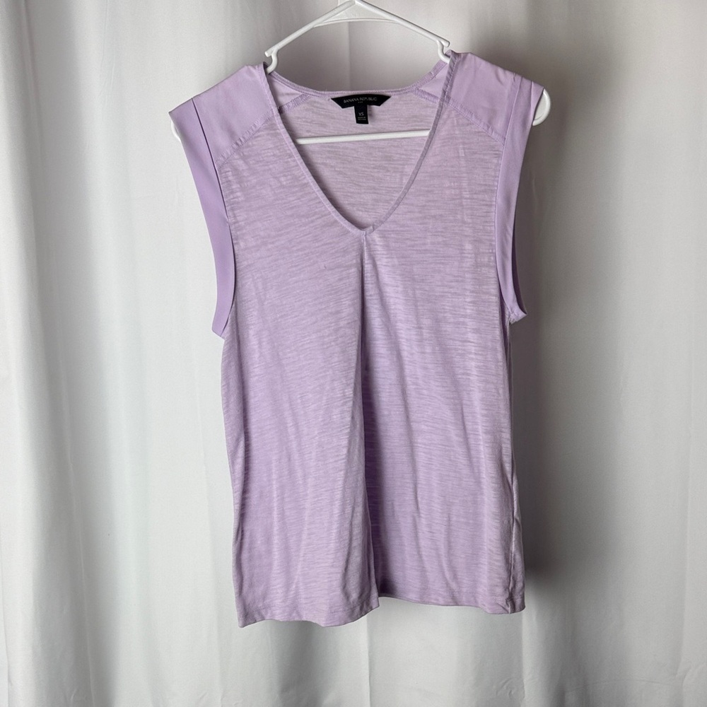 Banana Republic Factory Lavender V-Neck Sleeveless Tank